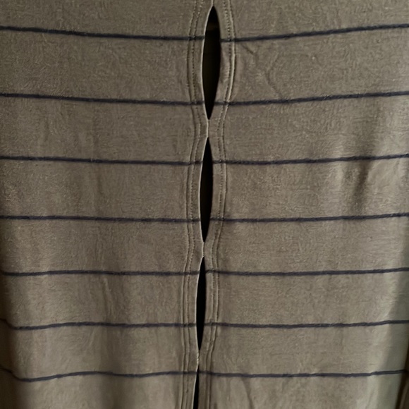 SPLENDID Stripe Pullover with Back Detail Size S - Picture 4 of 6